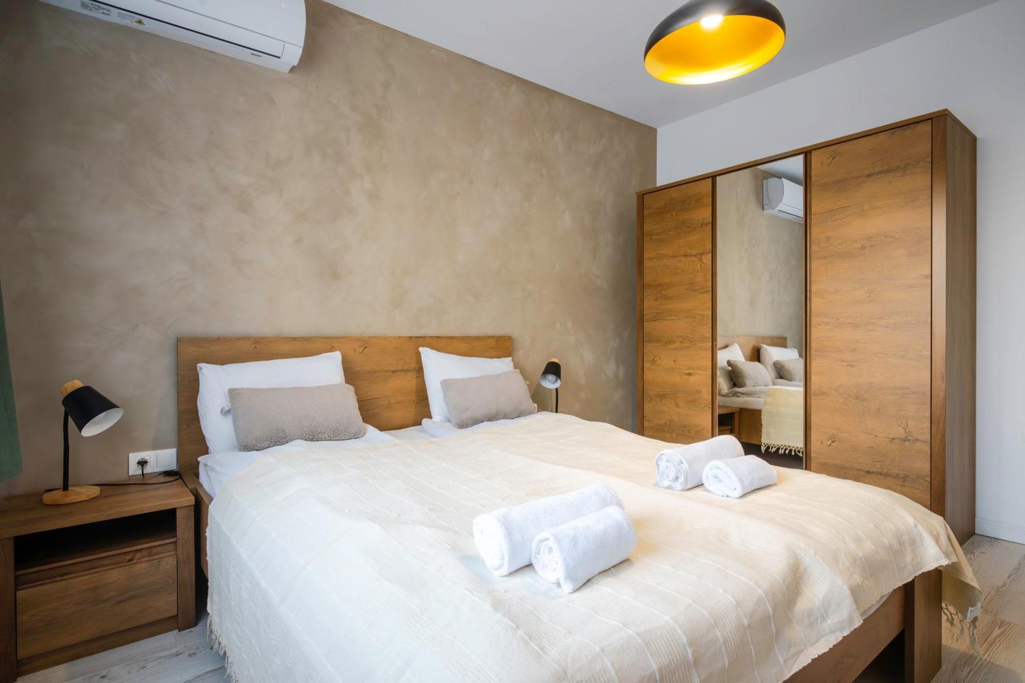 Apartamento Brick Haven: Contemporary Urban Living Redefined *