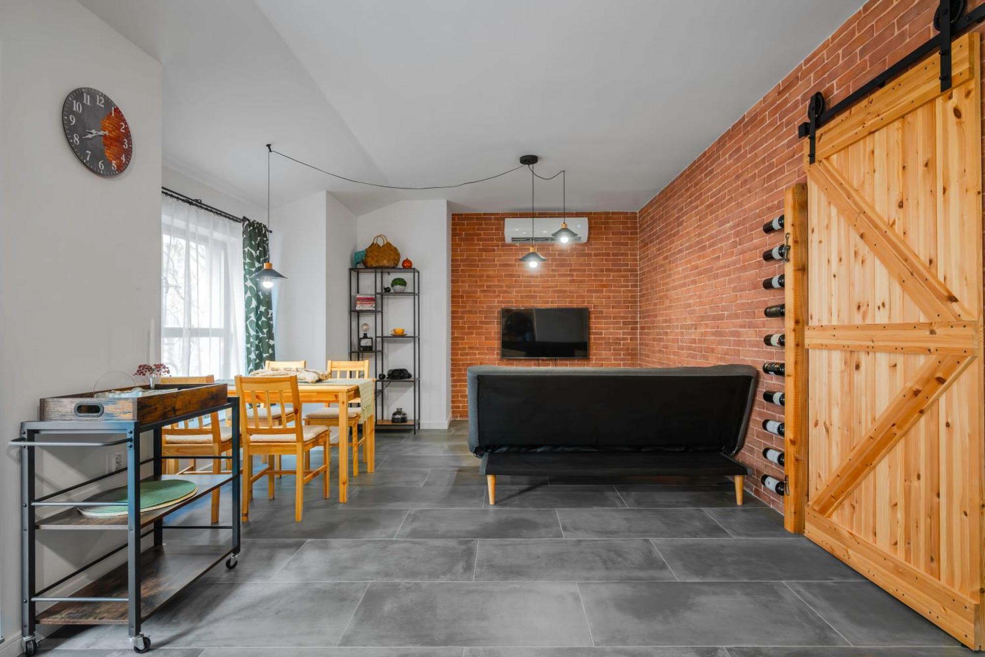 Brick Haven: Contemporary Urban Living Redefined Apartamento