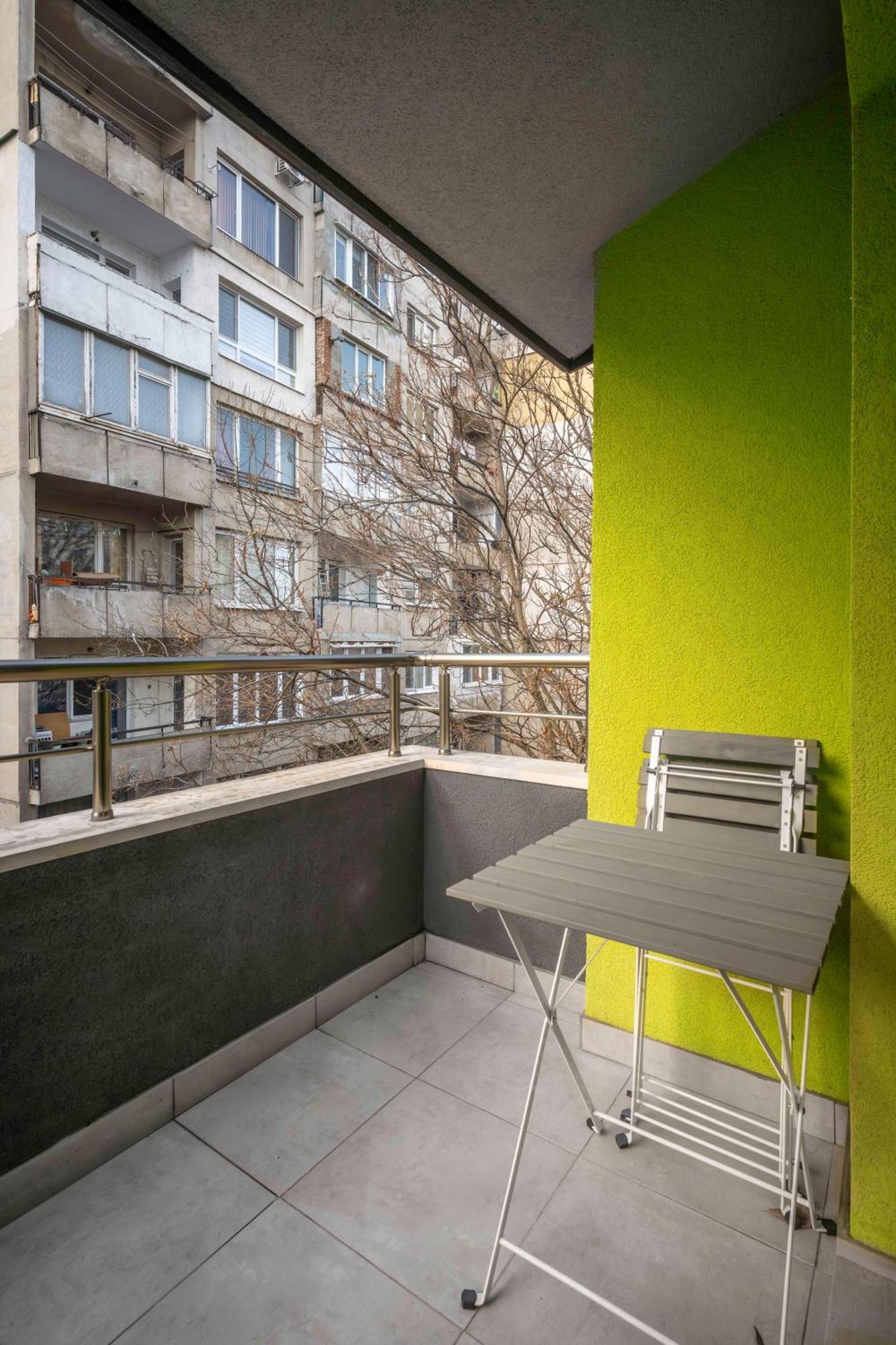 Brick Haven: Contemporary Urban Living Redefined *